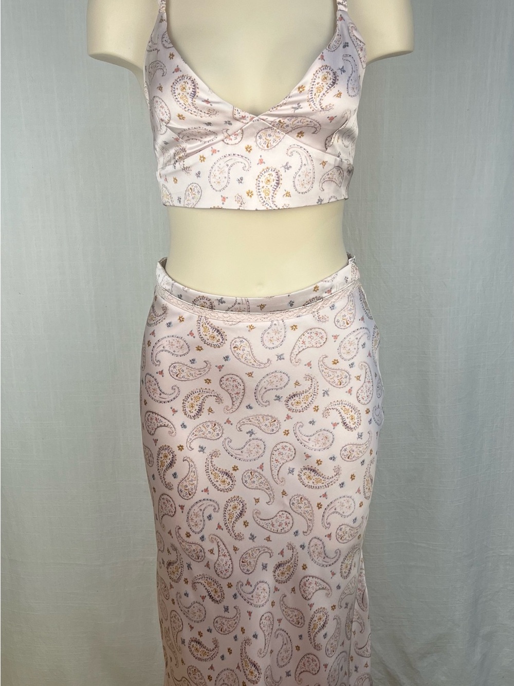 Zara Light Pink Paisley Pencil Skirt and top.TOP:S Skirt:XS.Like new 🩷